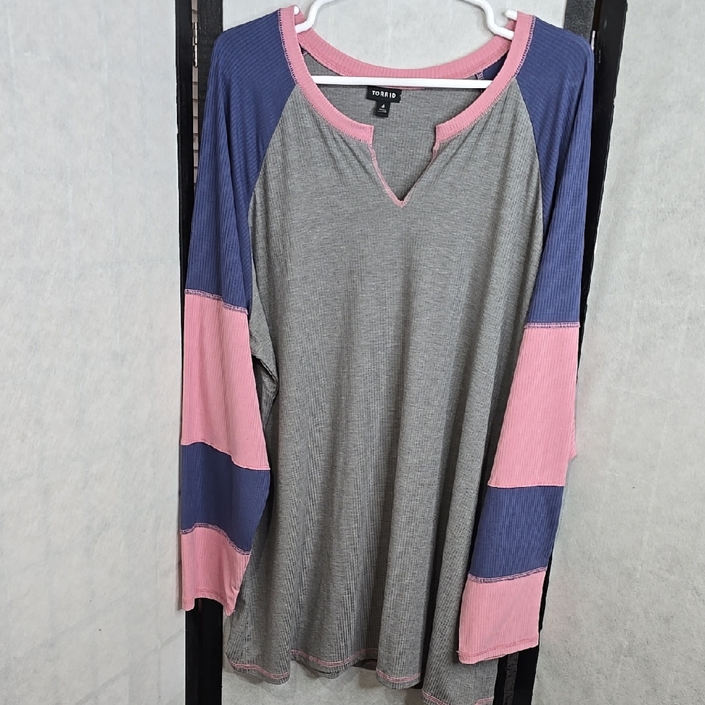 Torrid Women's Gray and Pink Long Sleeve Top
